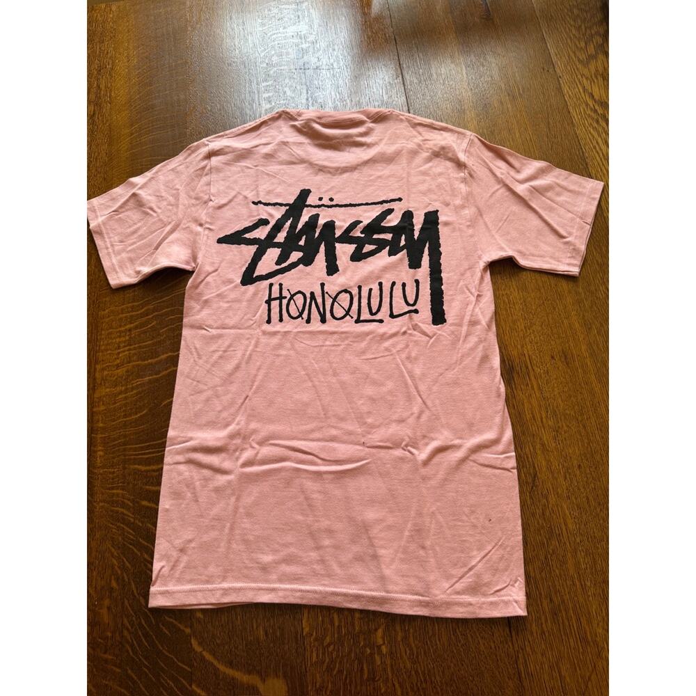 Stüssy Honolulu Chapter Tee Short Sleeve in Salmon MEDIUM